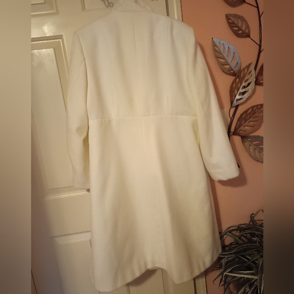 Elegant Like Wool Calvin Klein Women's White Coat, size XL - Picture 10 of 16